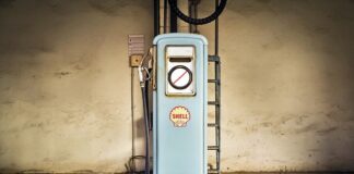 Gdzie jest pompa paliwa Citroen C4 Picasso?