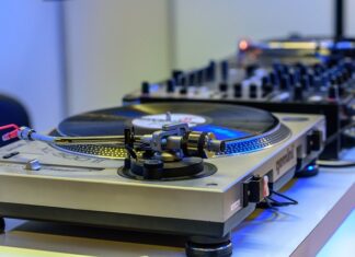 Jak skasować kontrolkę ciśnienia w oponach Toyota Chr?